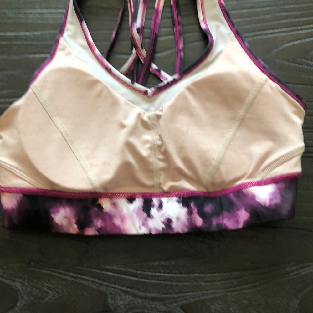 Lululemon women’s sports bra - Picture 14 of 16